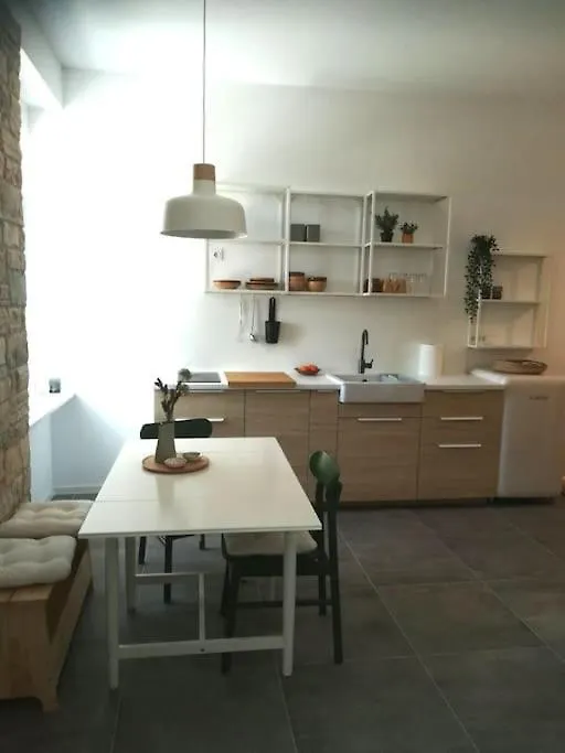 Lovely Apartment In The City Center Póla 0*,