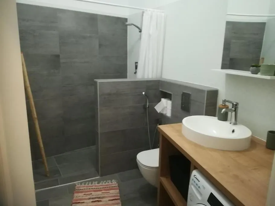 Lovely Apartment In The City Center Póla